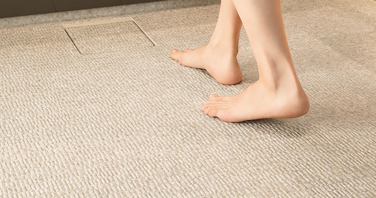 浴室（お風呂） : システムバスルーム シンラ：お掃除ラクラクほっカラリ床