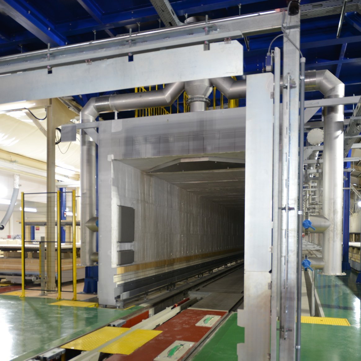 新しい焼成窯の出口の様子