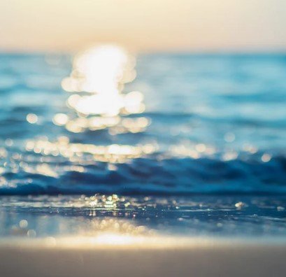 環境や持続可能性を象徴する海辺の画像