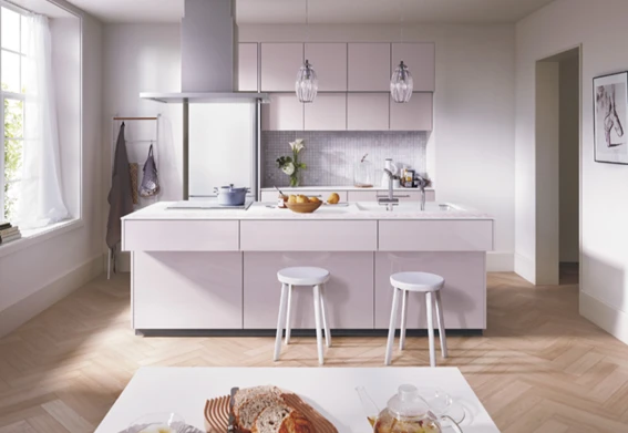 華やかな色柄が際立つ優美な空間