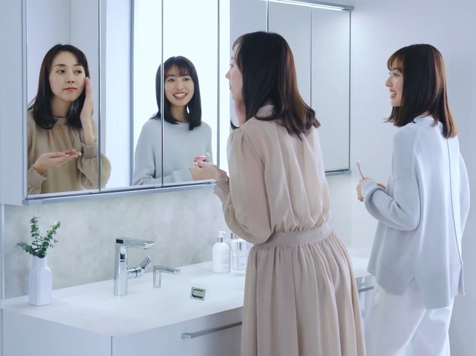 新年の贈り物 洗面鏡 化粧鏡 トイレ鏡 浴室鏡 クリスタルミラーシリーズ トリリアント