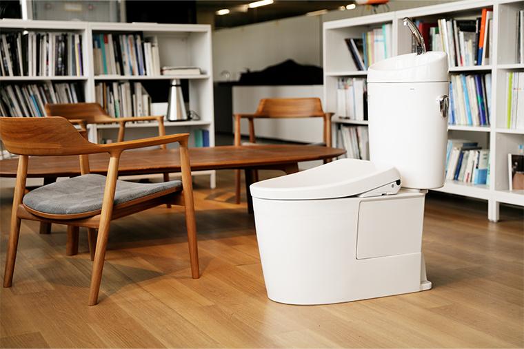 アプリコット専用 便器に一体化するスリムで滑らかなフルカバーデザイン。感性工学の視点
