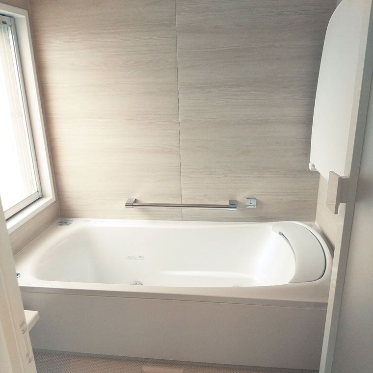 お風呂掃除が楽に♪リフォームで“快適な浴室のある暮らし” | リモデル