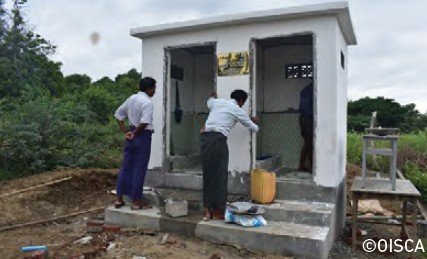 Toilet construction in Myanmar (OISCA JAPAN)