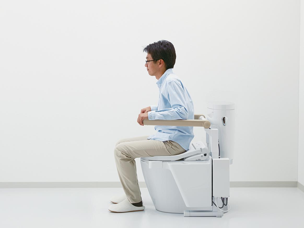 トイレリフト | 福祉機器 | 商品情報 | TOTO株式会社